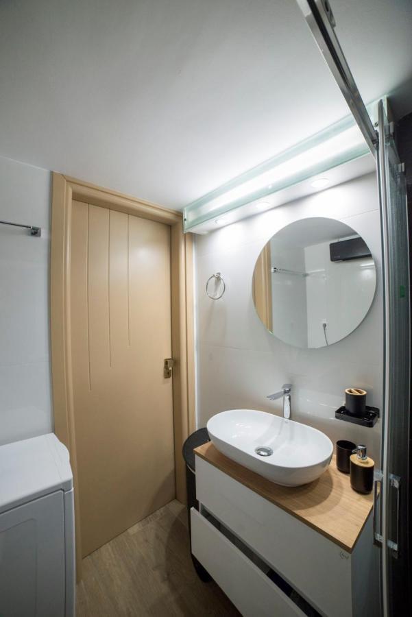 Luxurious Apartment In The Heart Of Town ! لوتراكي المظهر الخارجي الصورة