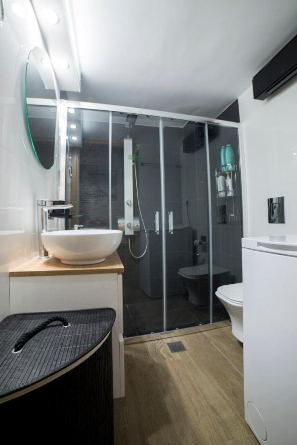 Luxurious Apartment In The Heart Of Town ! لوتراكي المظهر الخارجي الصورة